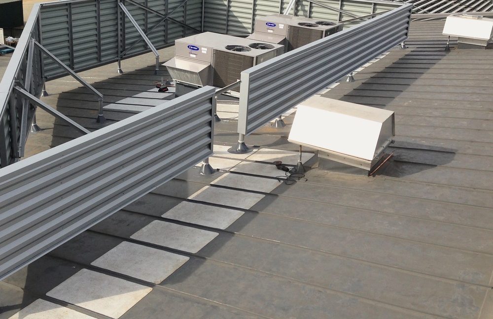 Steel mechanical screen around rooftop equipment